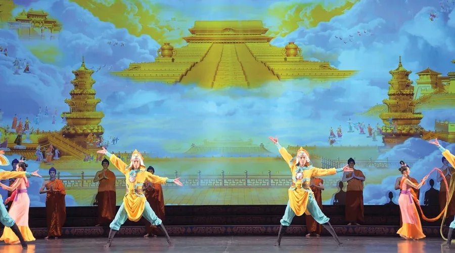 Shen Yun performers on stage in full costume